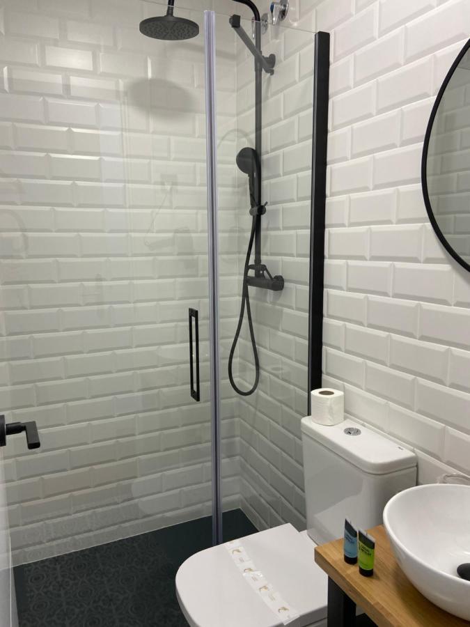 מלון בילבאו Casual Mardones מראה חיצוני תמונה A shower enclosure
