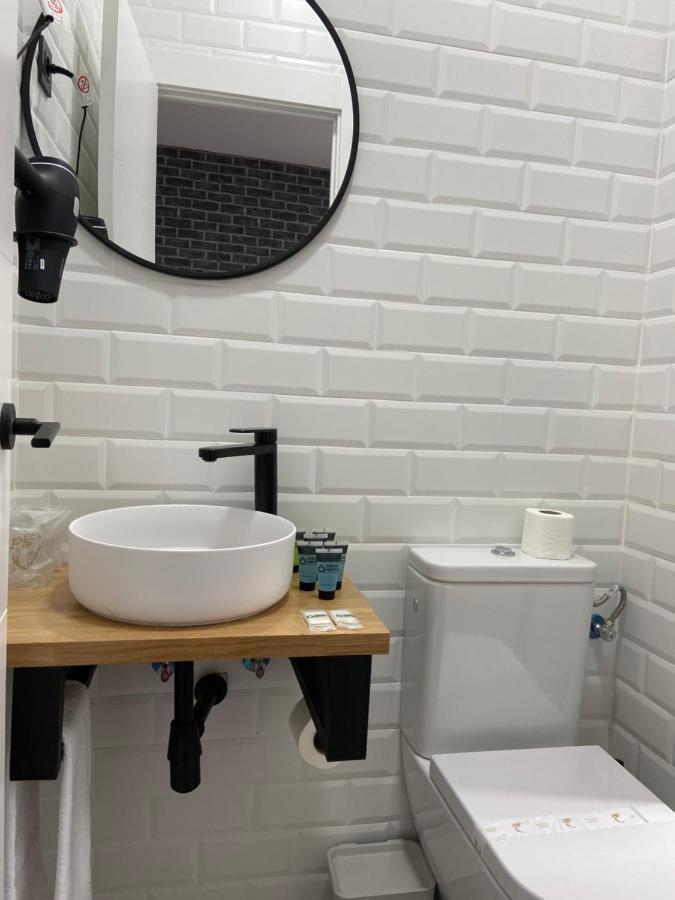 מלון בילבאו Casual Mardones מראה חיצוני תמונה Bathroom at the hotel