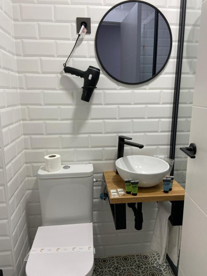 מלון בילבאו Casual Mardones מראה חיצוני תמונה Bathroom in a hotel