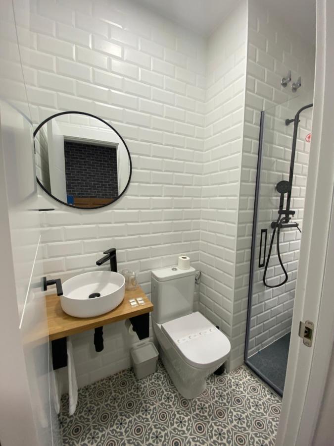 מלון בילבאו Casual Mardones מראה חיצוני תמונה Bathroom with shower enclosure