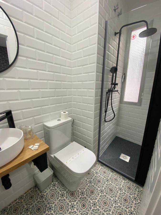 מלון בילבאו Casual Mardones מראה חיצוני תמונה Bathroom with shower