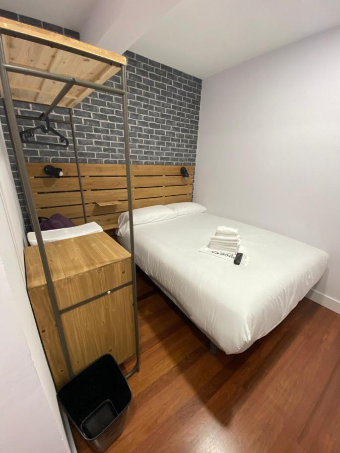 מלון בילבאו Casual Mardones מראה חיצוני תמונה A room at the hotel