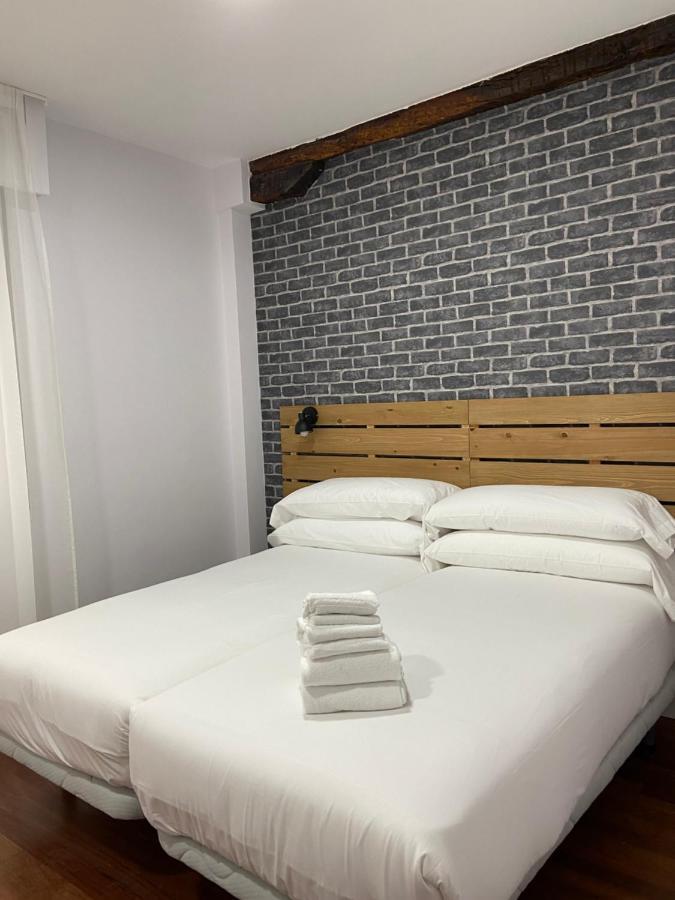 מלון בילבאו Casual Mardones מראה חיצוני תמונה A bedroom at the hotel