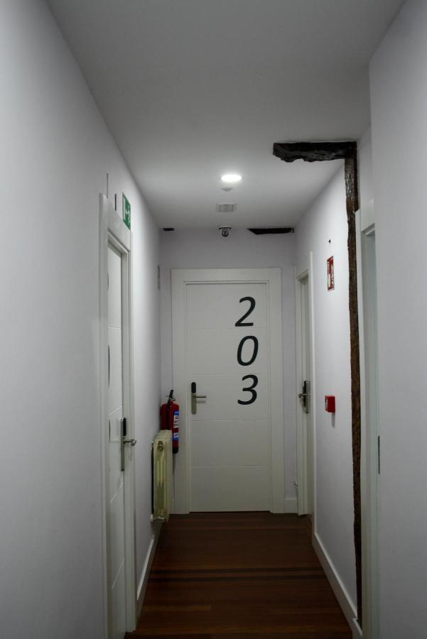 מלון בילבאו Casual Mardones מראה חיצוני תמונה A typical hotel room door