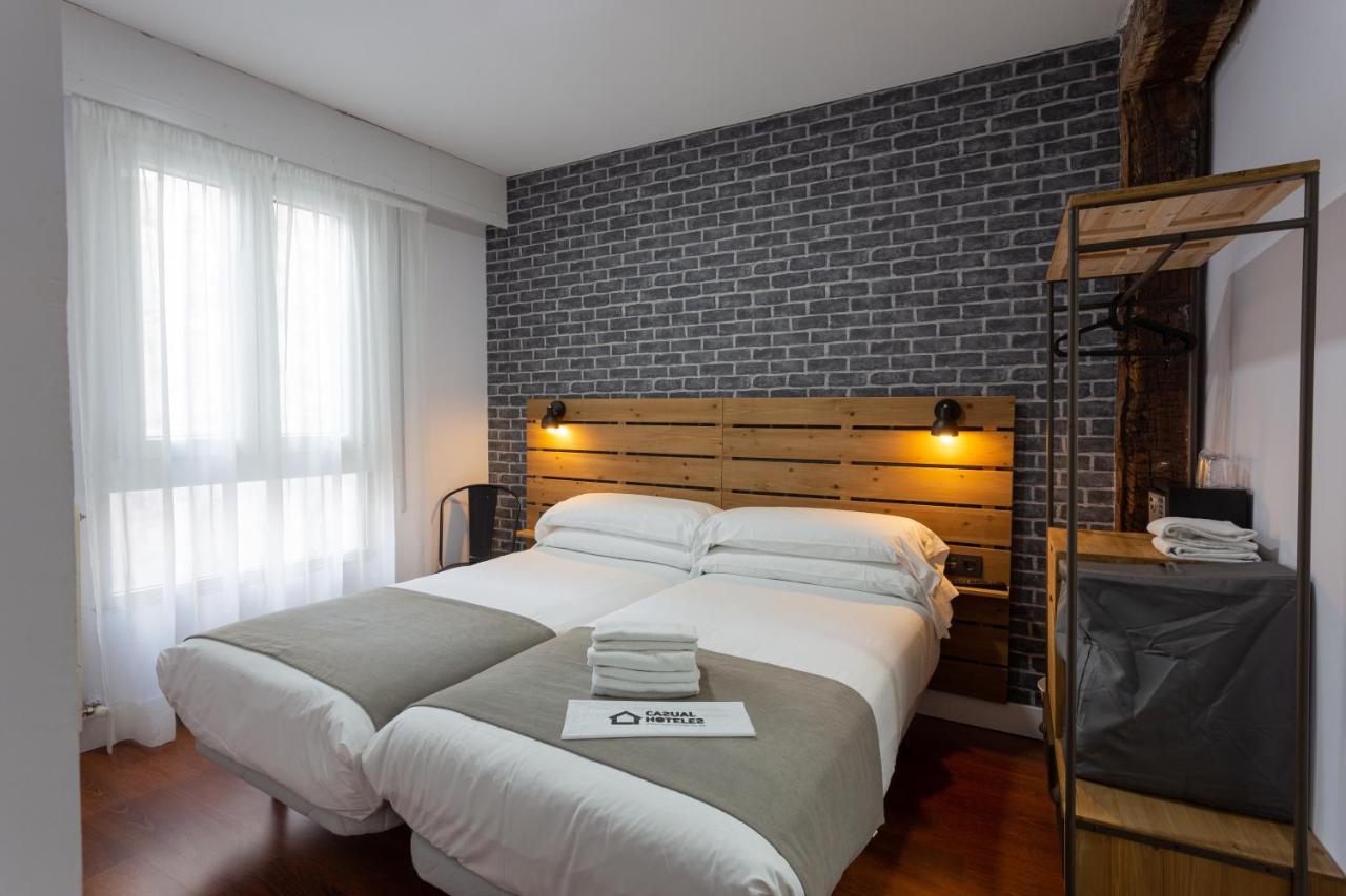 מלון בילבאו Casual Mardones מראה חיצוני תמונה A room at the hotel