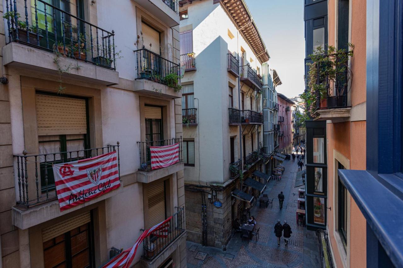 מלון בילבאו Casual Mardones מראה חיצוני תמונה A street in the old town