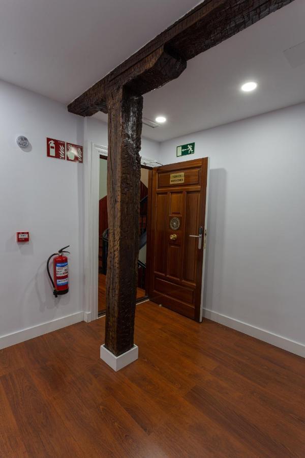 מלון בילבאו Casual Mardones מראה חיצוני תמונה The tree in the entrance of the school