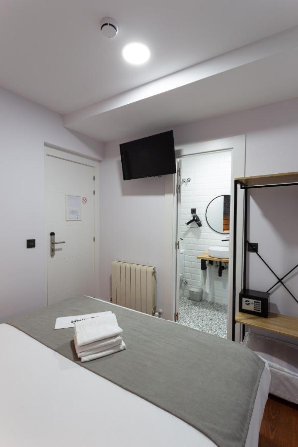 מלון בילבאו Casual Mardones מראה חיצוני תמונה A room at the hotel